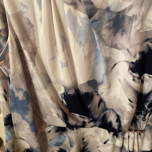 A Pretty Calvin Klein Top! - Picture 5 of 12